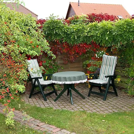 Sonnige Souterrain-Ferienwohnung Sassnitz Room photo