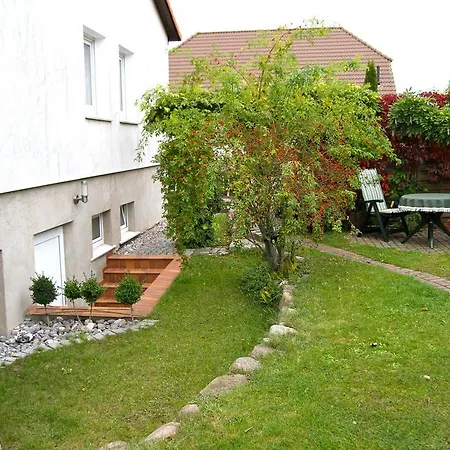 Sonnige Souterrain-Ferienwohnung Sassnitz Room photo